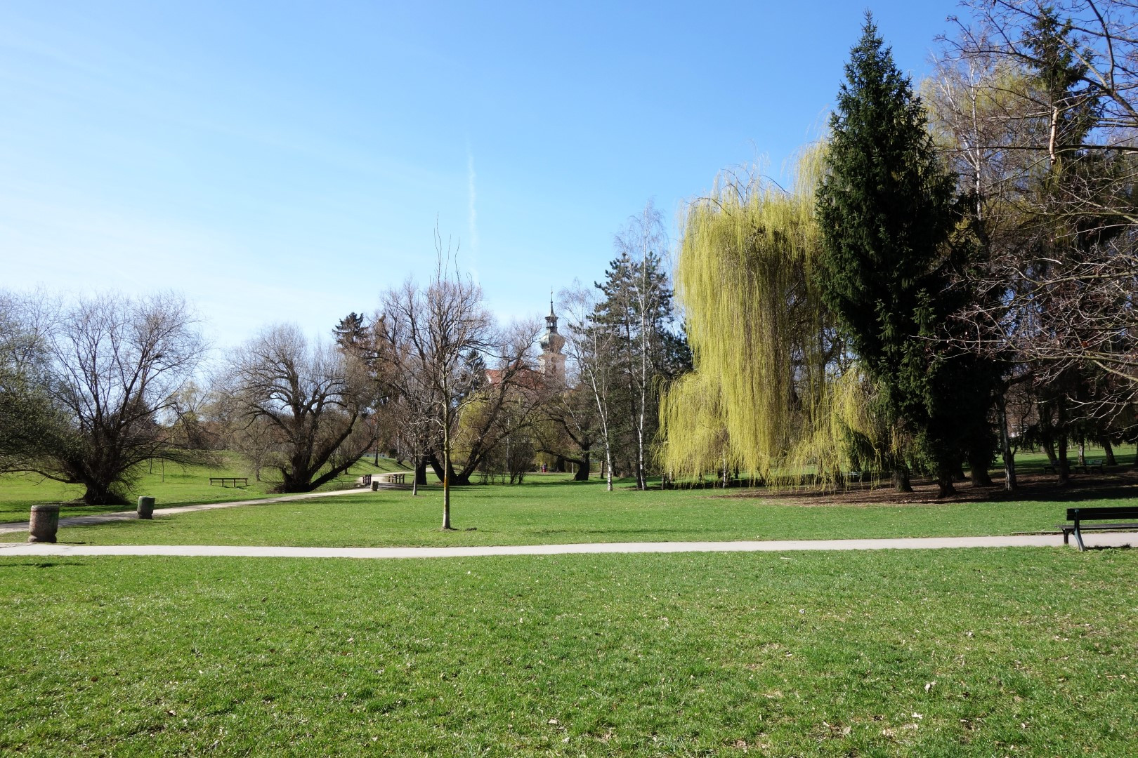Park mezi Patočkovou ulicí a Břevnovským klášterem